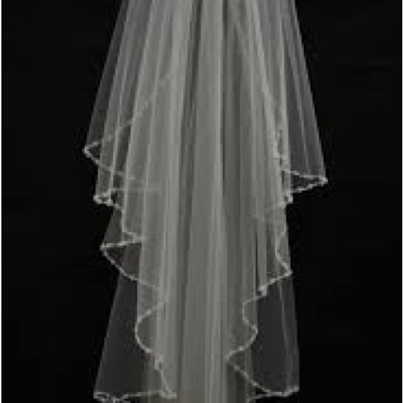 Allure Bridals Wedding gown - Picture 11 of 13